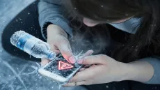 Эксперт бьёт тревогу. Холод убивает смартфон!